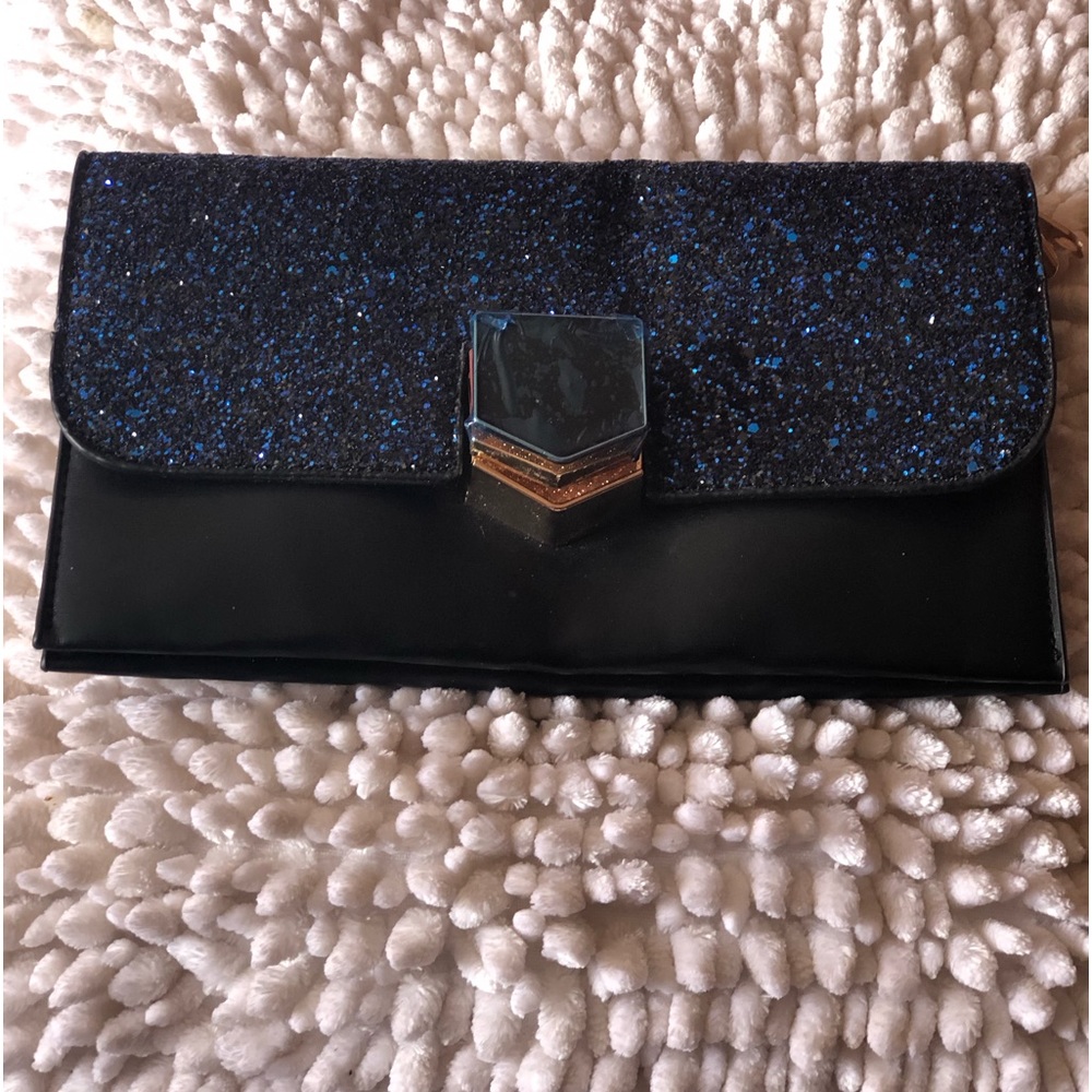 Clutch/ wristlet